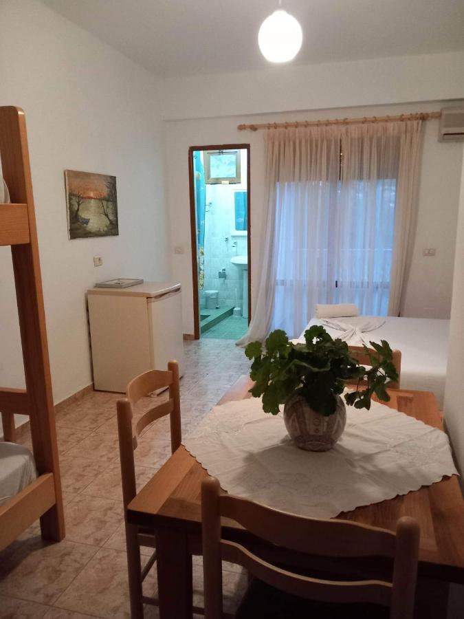 Irini'S Guesthouse Qeparo Exterior photo