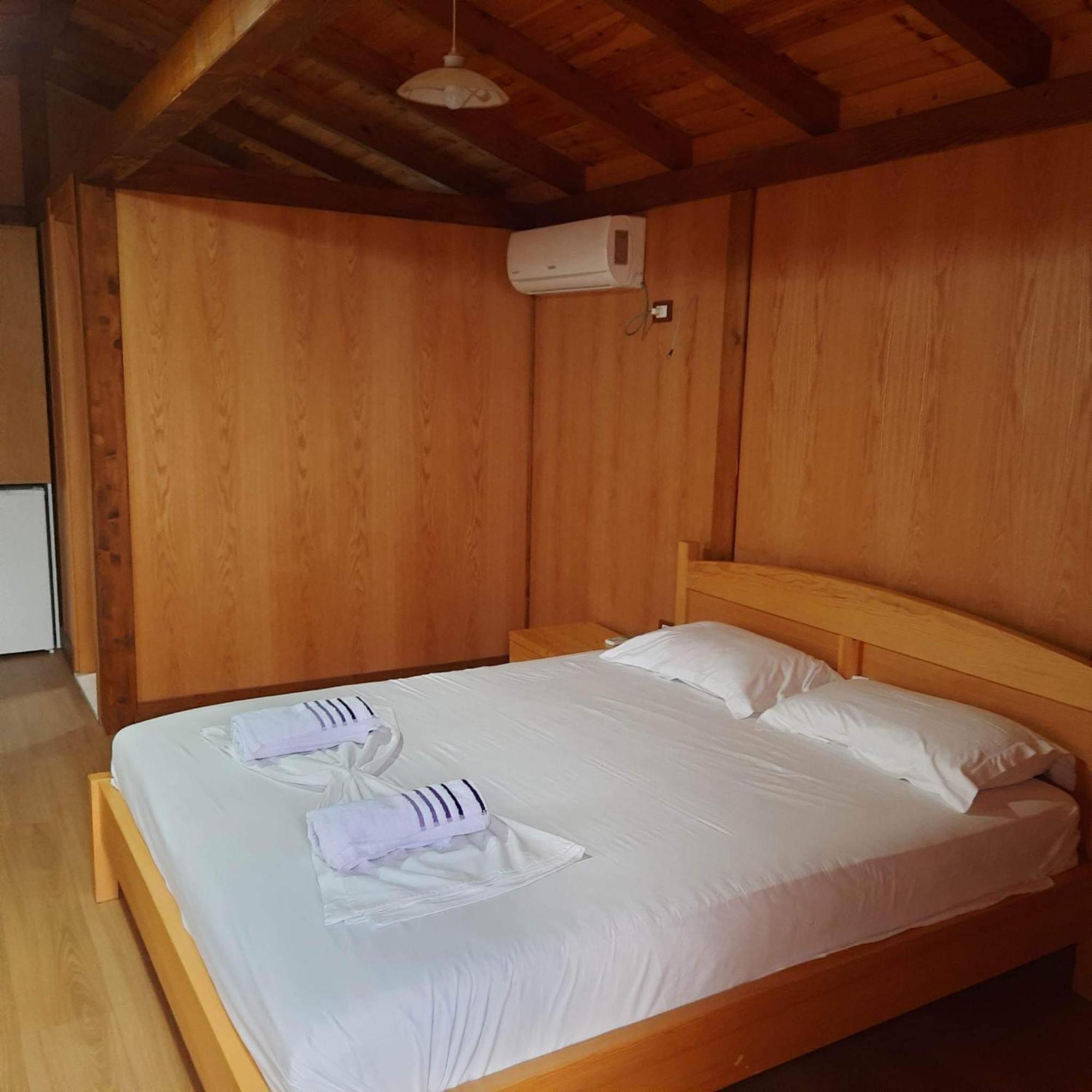 Irini'S Guesthouse Qeparo Exterior photo