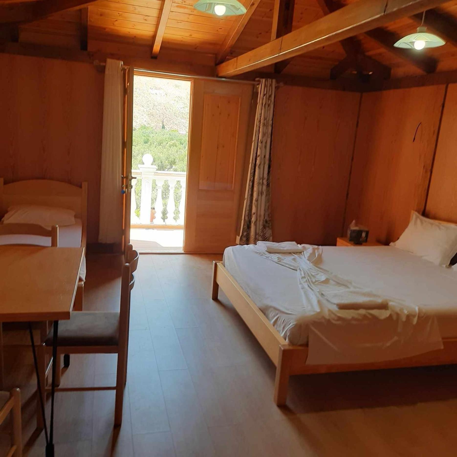 Irini'S Guesthouse Qeparo Exterior photo